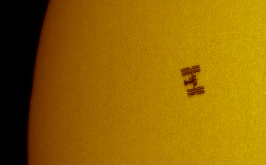 iss_endeavour_2009july26_crop.jpg